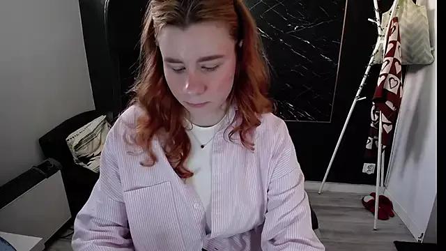 littleviki7 from StripChat