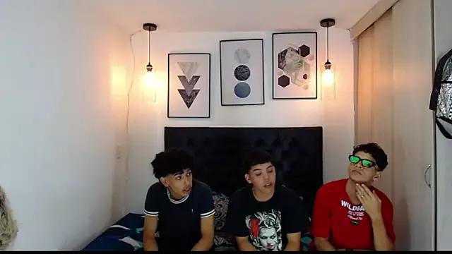 LittleWhiteBoys from StripChat