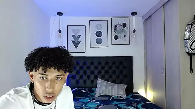 LittleWhiteBoys from StripChat