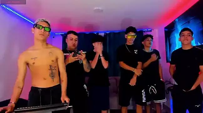 LittleWhiteBoys from StripChat