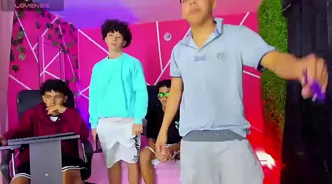 LittleWhiteBoys from StripChat