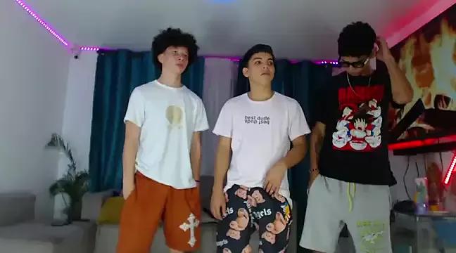 LittleWhiteBoys from StripChat