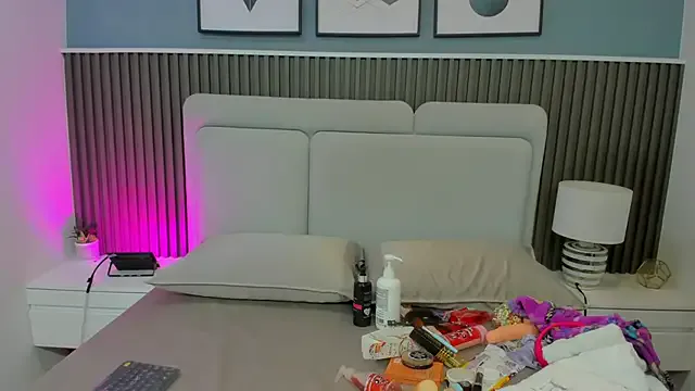 Try our streaming cams variety and talk on a personal level with our adorable girls streamers, showing off their bountiful shapes and dildos.