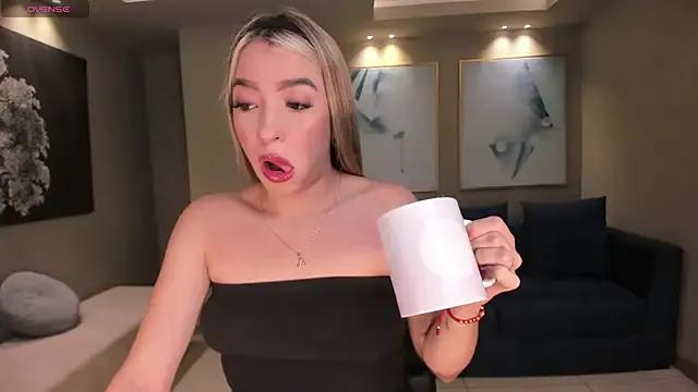 LizzCooper from StripChat