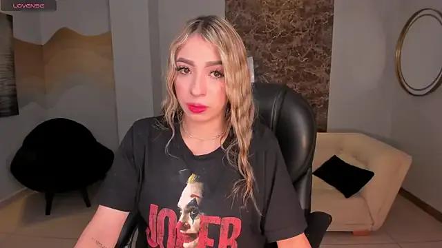 LizzCooper from StripChat is Freechat