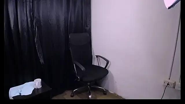 Lizzie_Collin from StripChat is Freechat