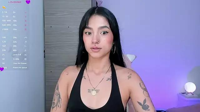 Lizzie_corner_v from StripChat