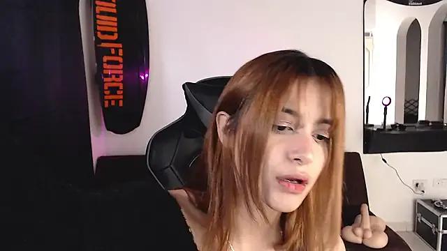 Lizzy-c-e-e from StripChat