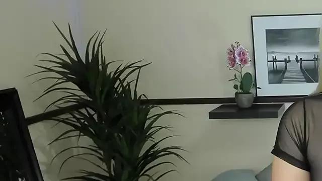 Lizzy_Lace from StripChat