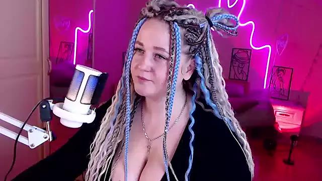 LizzyShine from StripChat