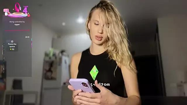 lluna_drug from StripChat is Freechat
