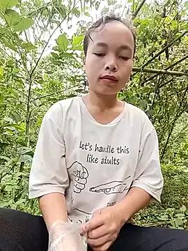 Lmaylili from StripChat is Freechat