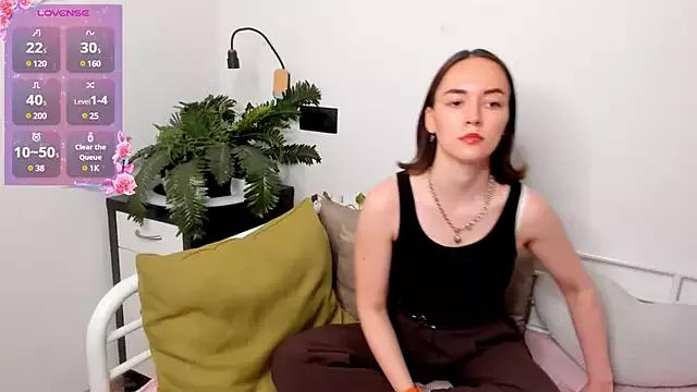LoisBasil from StripChat is Freechat