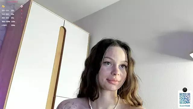 LoisBryan from StripChat is Freechat