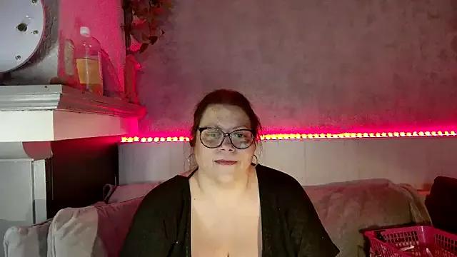 Lola-squirt from StripChat