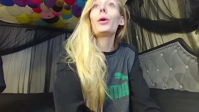 Lola_BugsBunny from StripChat is Freechat