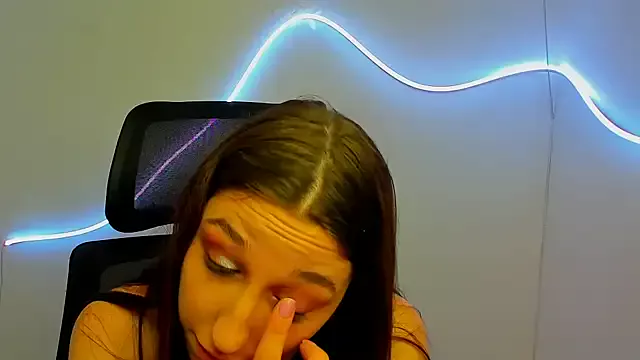 Lola_Kisss on StripChat 