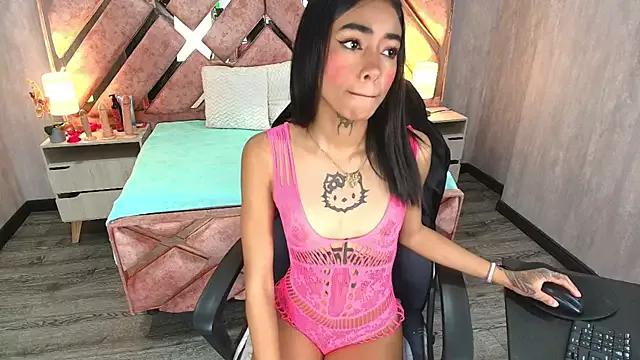 Lolaa_Buny from StripChat is Freechat