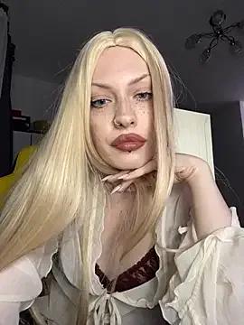 LolaBrattySweetie from StripChat