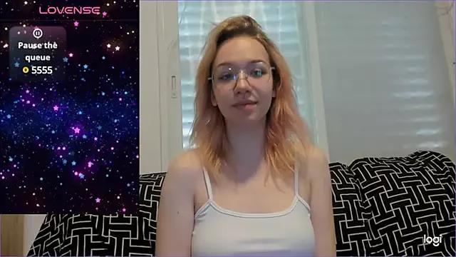 lolaplaydoll from StripChat is Freechat