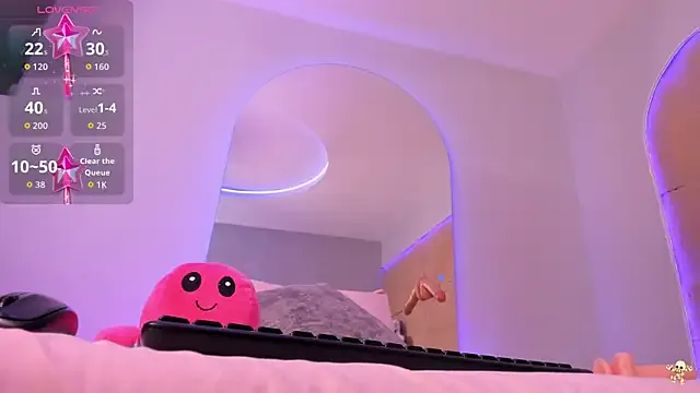 Try our streaming cams variety and talk on a personal level with our adorable girls streamers, showing off their bountiful shapes and dildos.