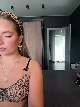 Lolastrawberry from StripChat