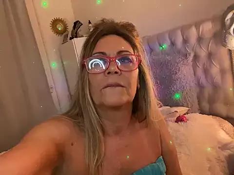 lolavalecuatro from StripChat
