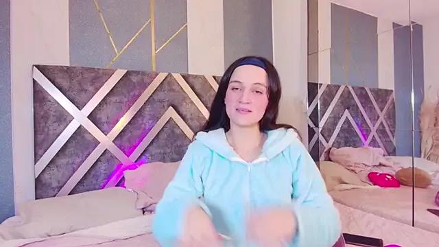 LolaYun from StripChat is Freechat