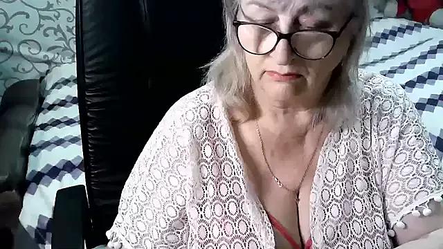 LolkaAlyss from StripChat