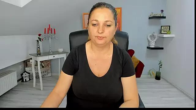 LollaGirl from StripChat