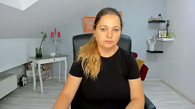 LollaGirl from StripChat is Freechat