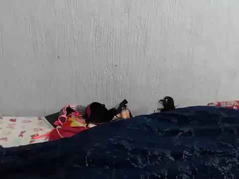 LollaMoans from StripChat
