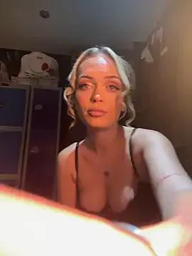 lollylicious22 from StripChat is Freechat