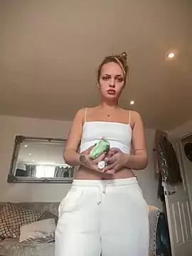 Lollylicious22 from StripChat