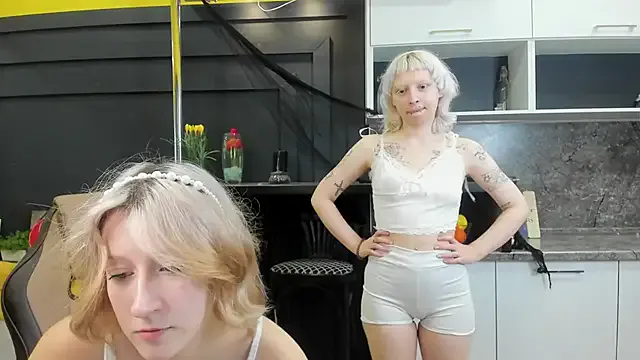 LollyMi from StripChat is Freechat