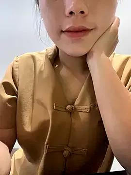 Lookatme21 from StripChat