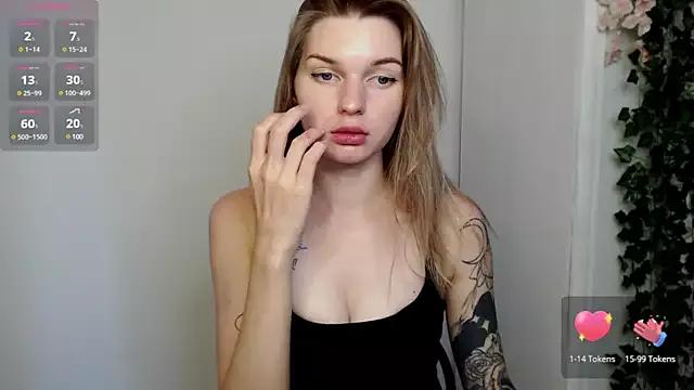 lookoluna from StripChat is Freechat