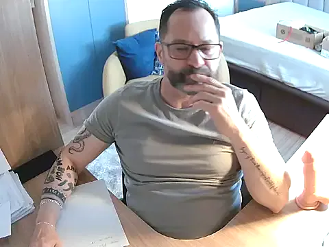 lorenzoDaddy from StripChat is Freechat