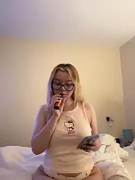 lotsofloveangelx from StripChat is Freechat