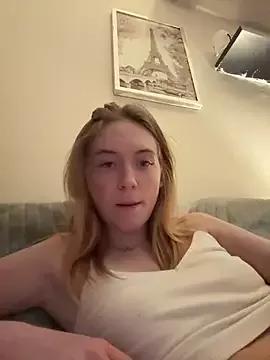 Lottie-Lavish22 from StripChat