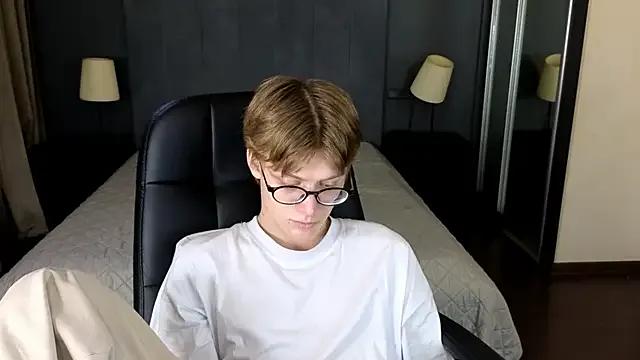 LouieEvans from StripChat is Freechat