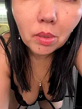Love__Mom from StripChat is Freechat