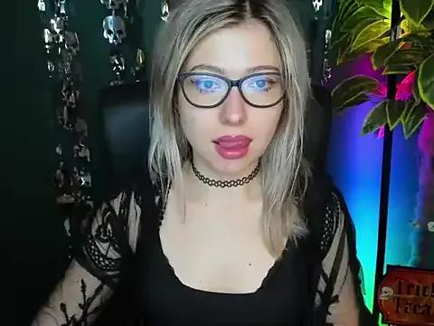 loveHeidi from StripChat is Freechat