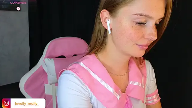 Lovelly_molly1 from StripChat is Freechat