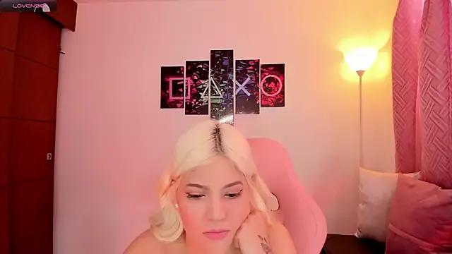Try our streaming cams variety and talk on a personal level with our adorable girls streamers, showing off their bountiful shapes and dildos.