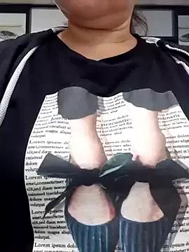 Lovelyebz1108 from StripChat is Freechat
