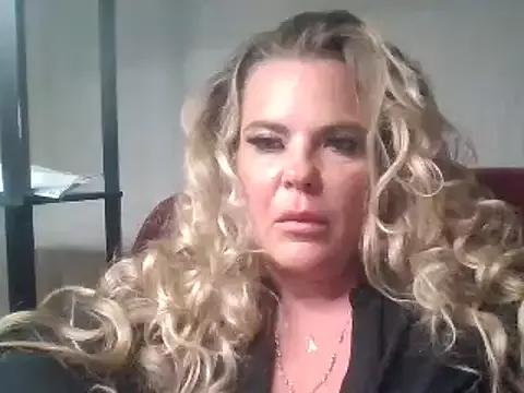 lovelytinkerbella from StripChat is Freechat