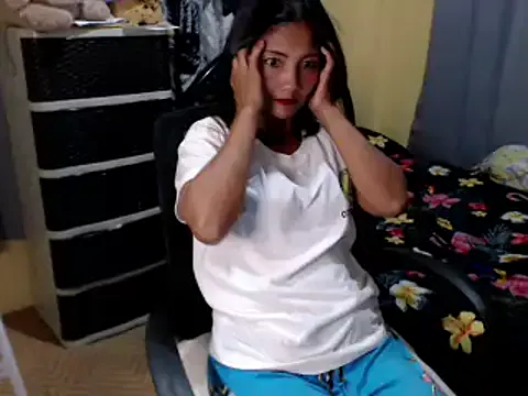 lovelyxmorena from StripChat is Freechat