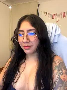 LoveLyy- from StripChat is Freechat