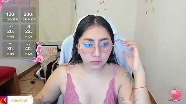 LoveLyy- from StripChat is Freechat